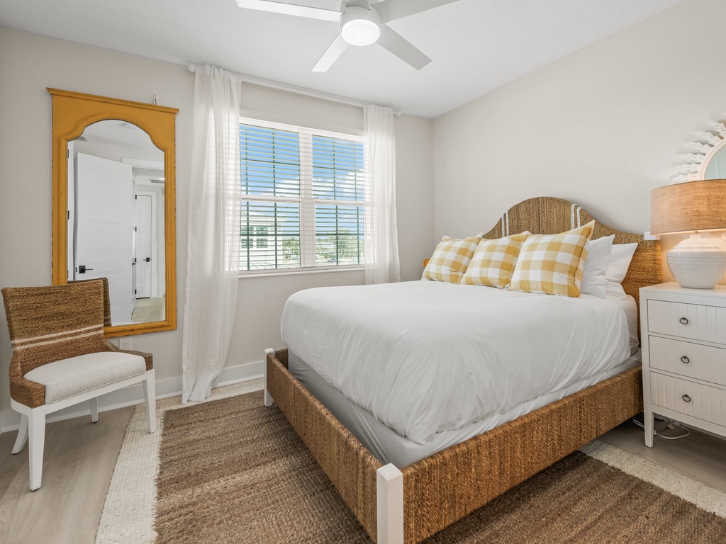 Second Bedroom, Queen