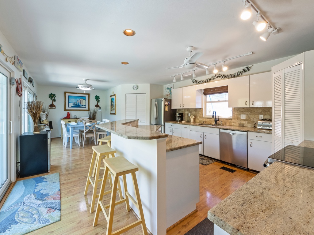 Central Kitchen Island Feature