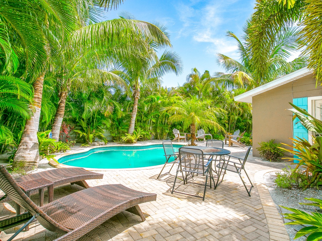 Outdoor Lounge and Dining