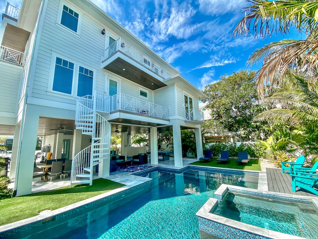 Pool and Outdoor Lounge