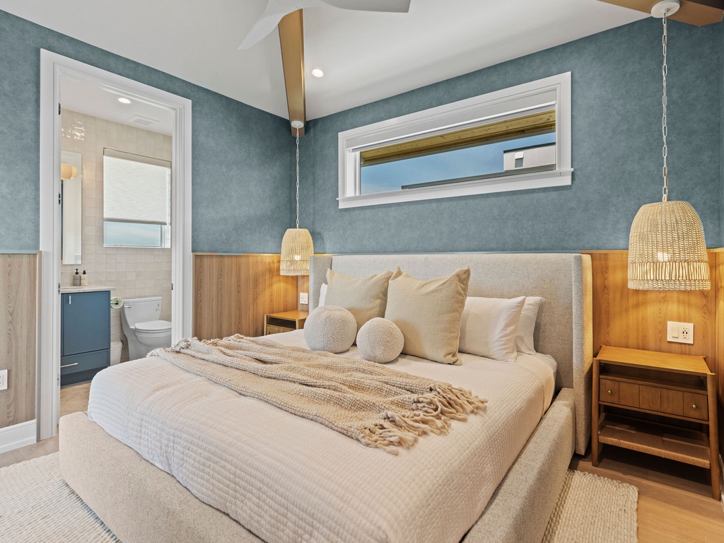 Third Bedroom, King bed