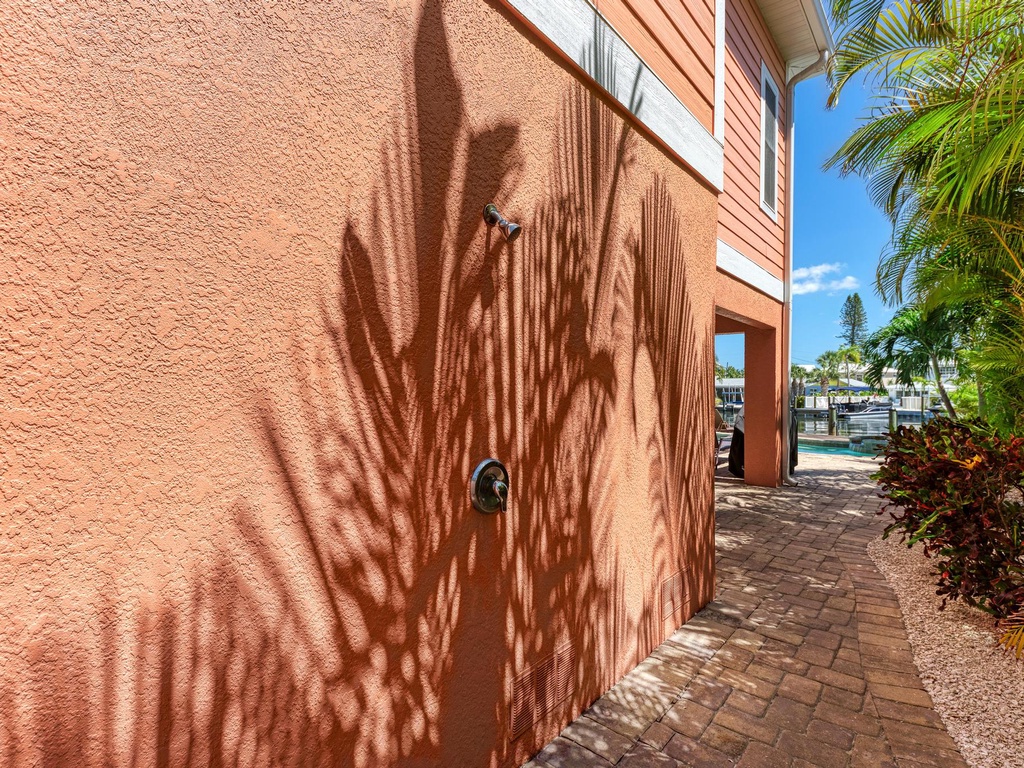 Rainshower - Anna Maria Island Locals