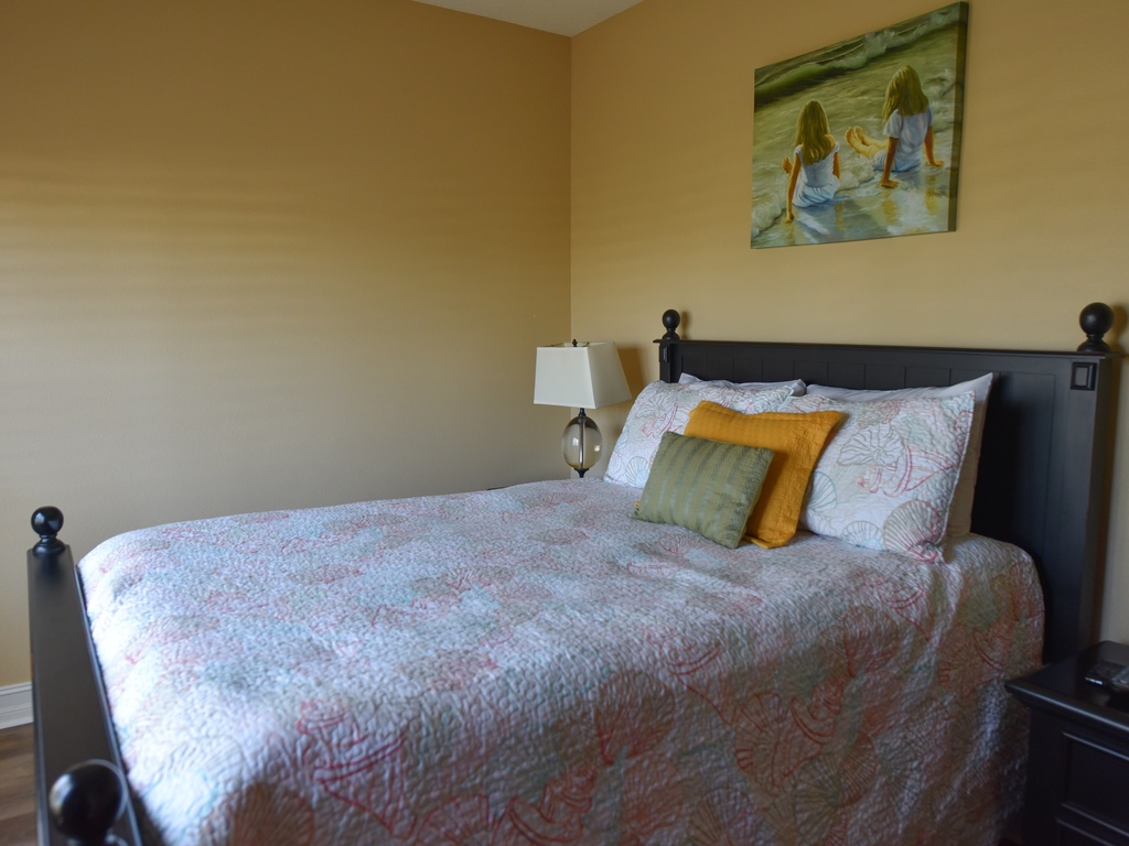 Second Bedroom - Queen