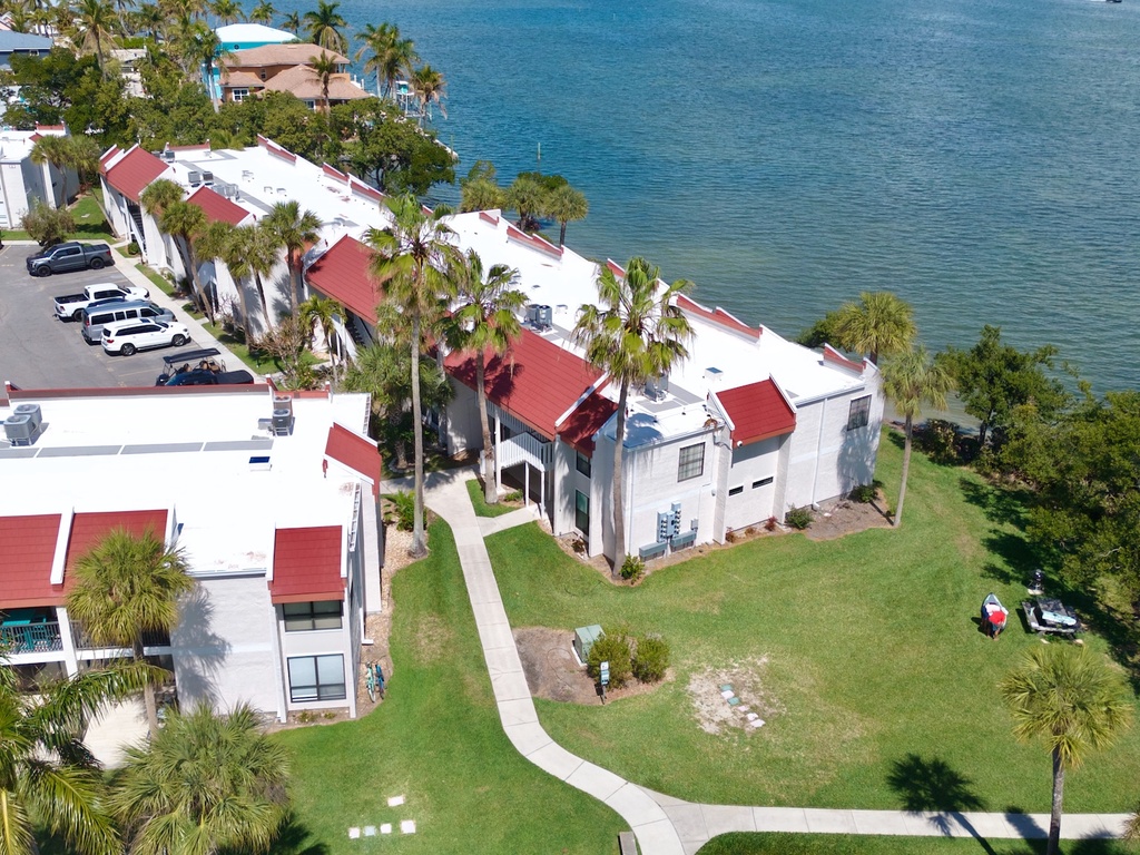 Waterfront home - Beach and Bay Getaway by Anna Maria Vacations