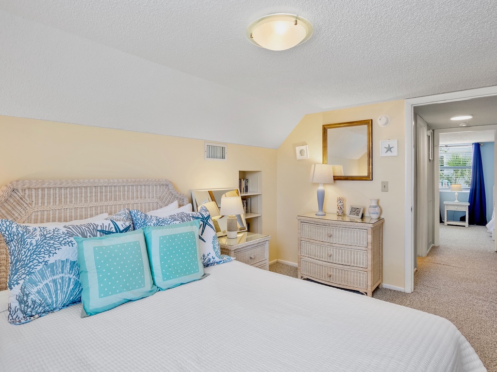 Second Bedroom, Queen