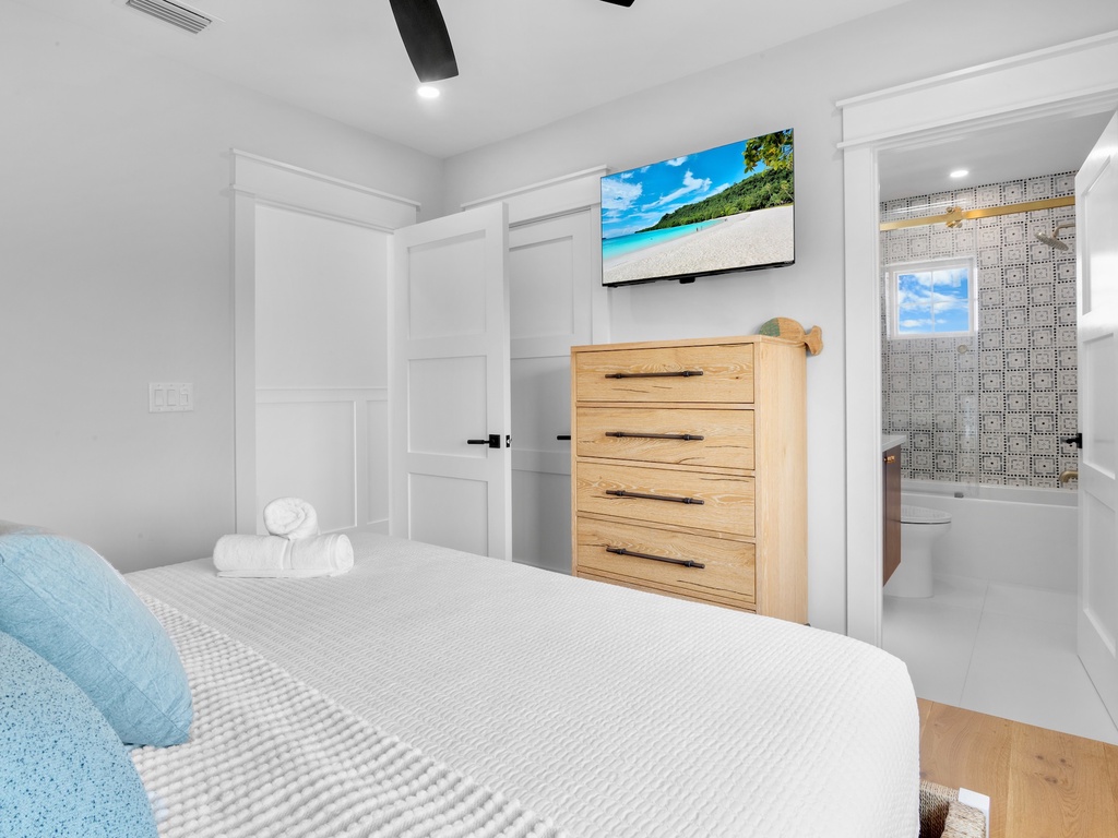 Second Bedroom, King bed