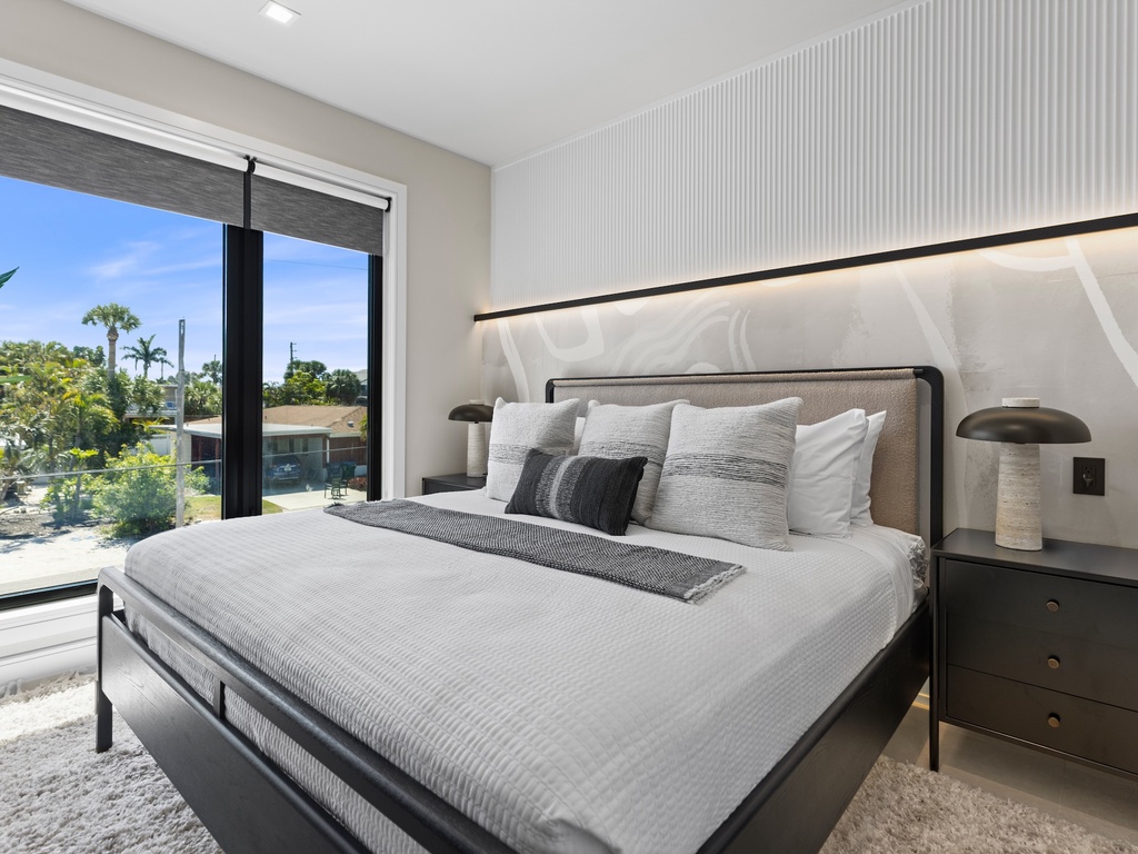 Second Bedroom, King bed