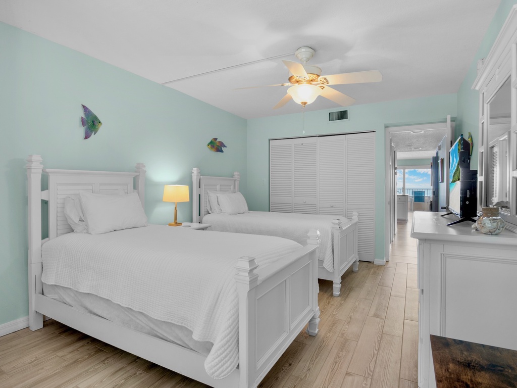 Second Bedroom, Two twin beds