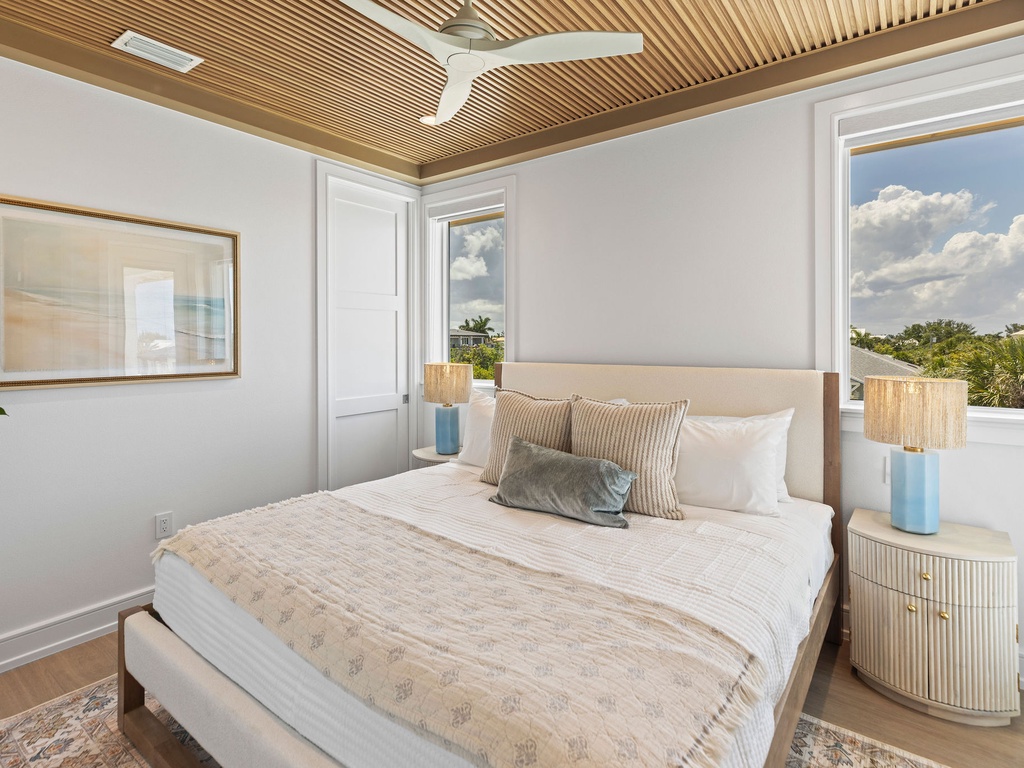 Second Bedroom, King bed