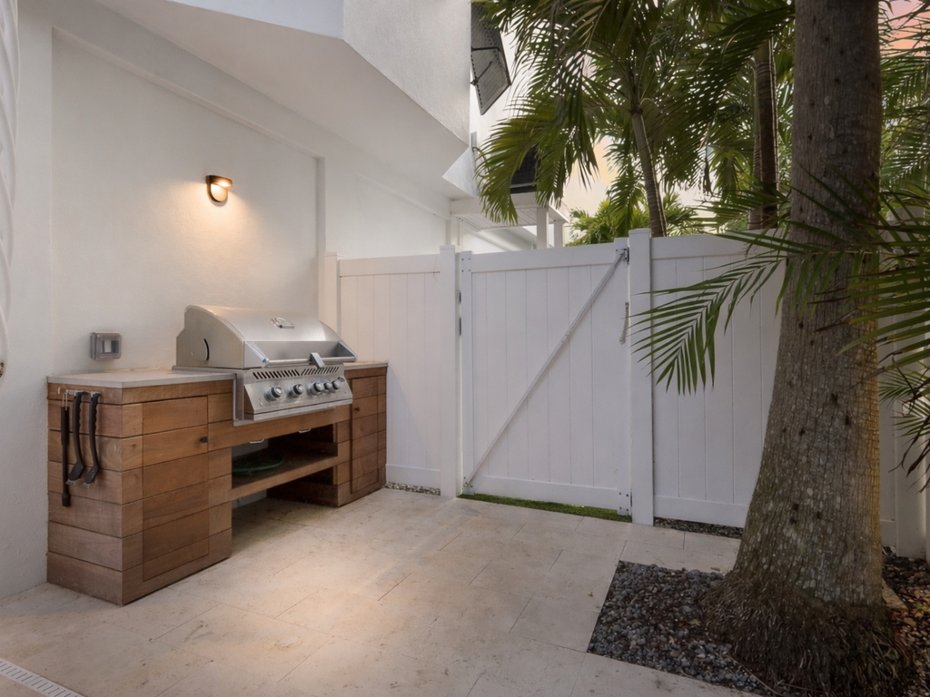 Coconut Palm Paradise Grill