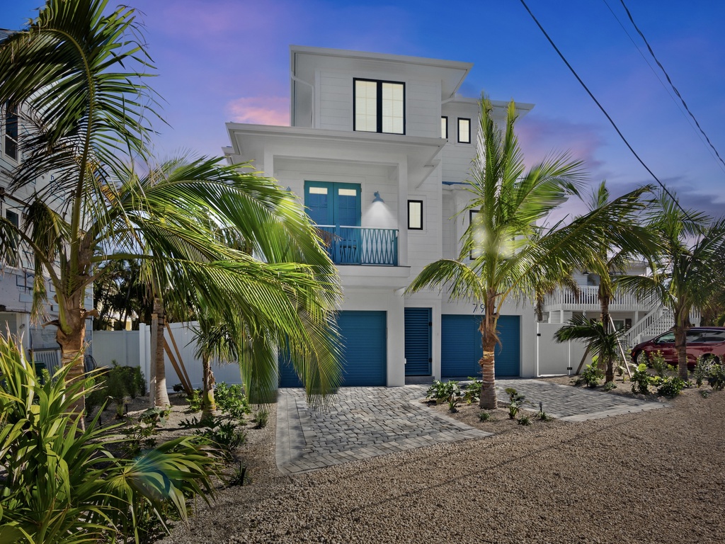 Love Me Blue by AMI Locals