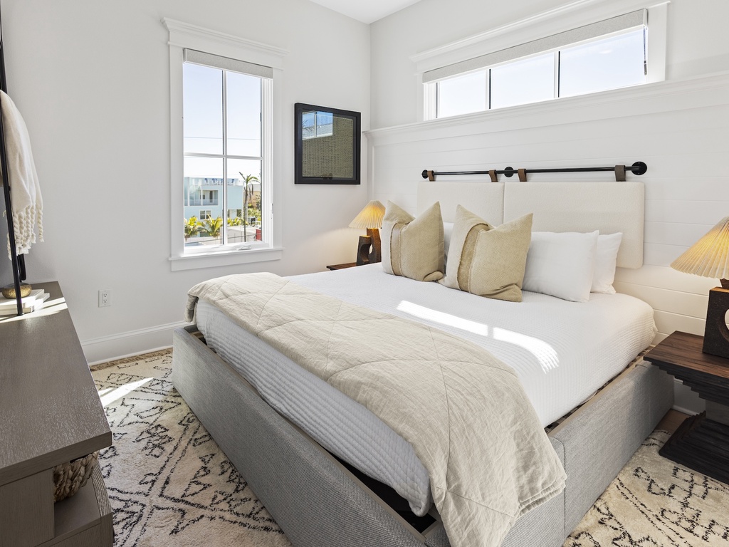 Seventh Bedroom, King