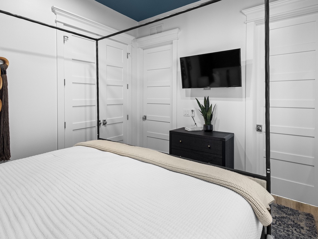 Second Bedroom, King