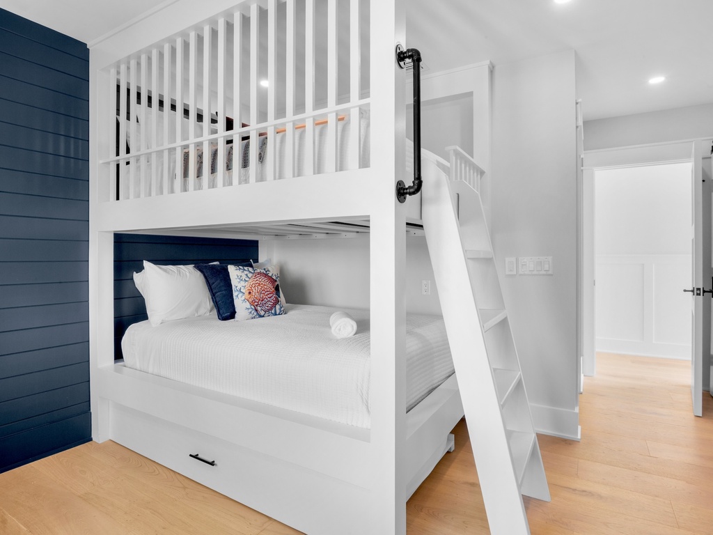 Fourth Bedroom, King bed