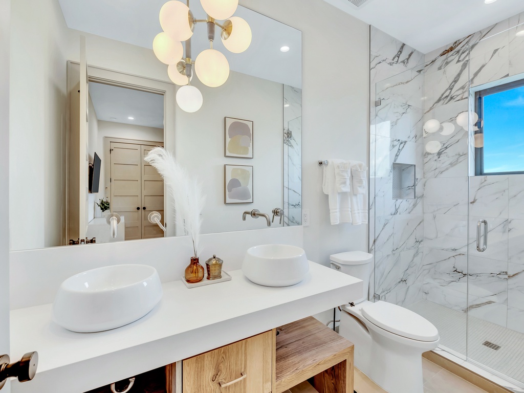 Sixth En-Suite | Walk-in Shower