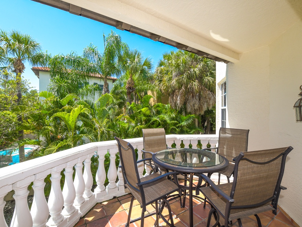 Balcony Dining Ar4ea
