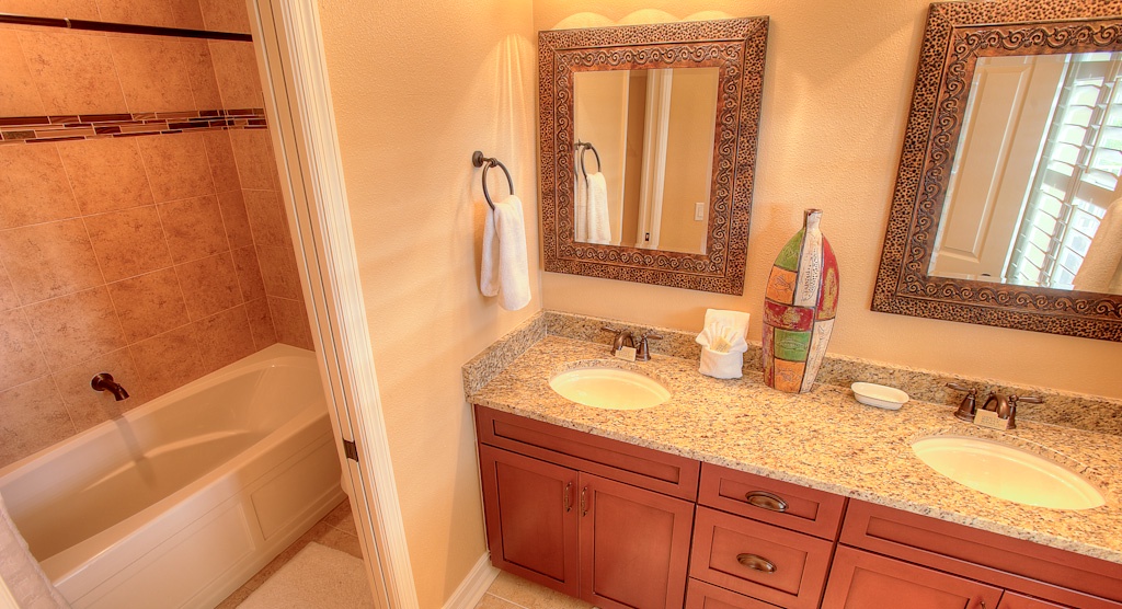 Primary En-suite Bathroom
