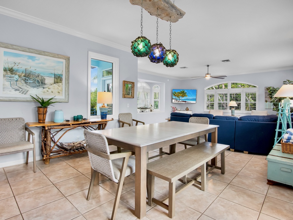 Dining Space for Group Gatherings