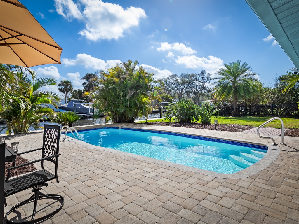 River House Retreat - AMI Locals