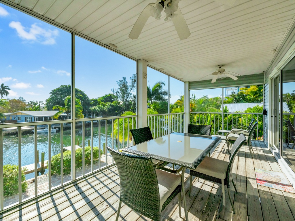 Screened In Outdoor Dining