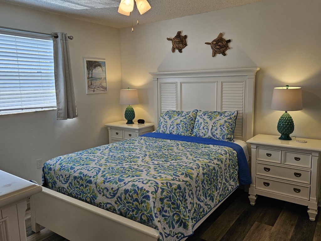 Primary Bedroom - Queen