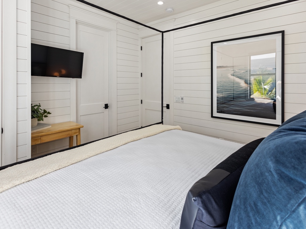 Second Bedroom, King