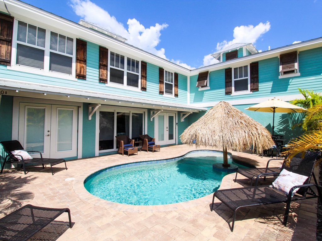 Saltwater Pool and Lounge