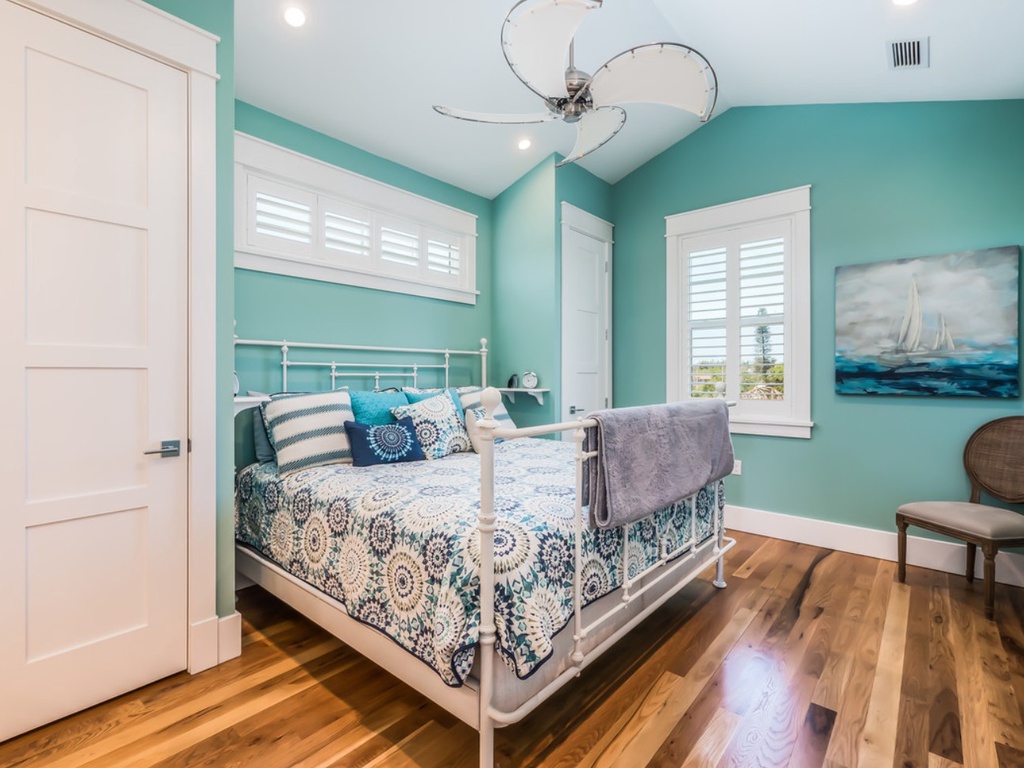 Second Bedroom, King