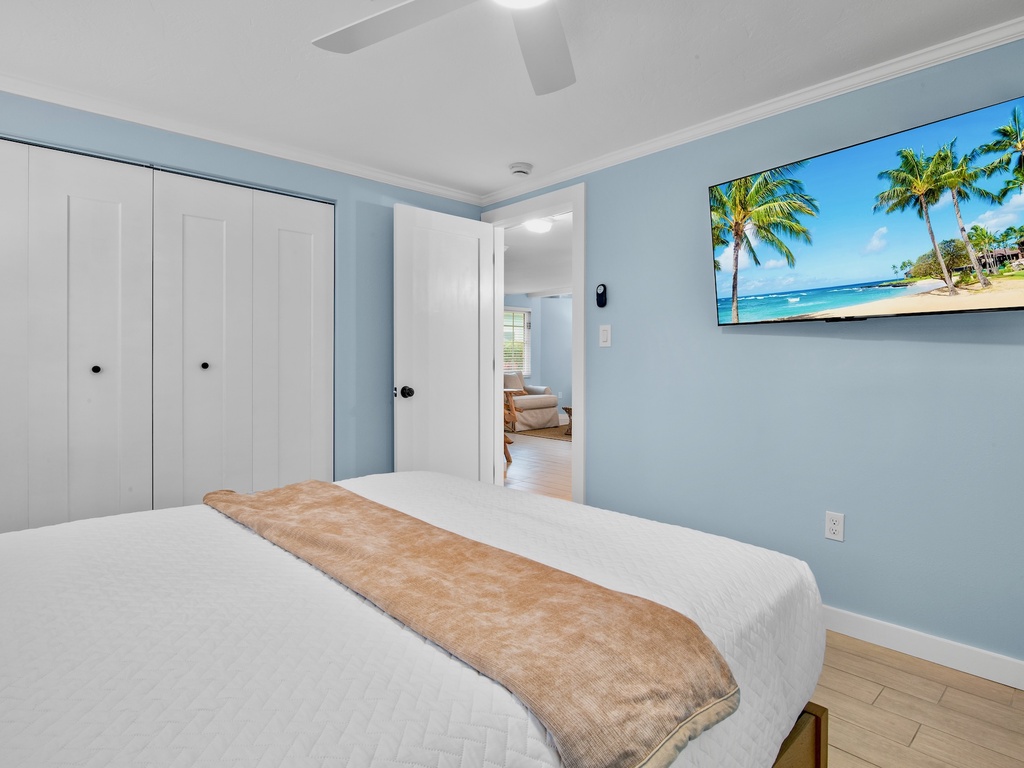 Second Bedroom, Queen bed