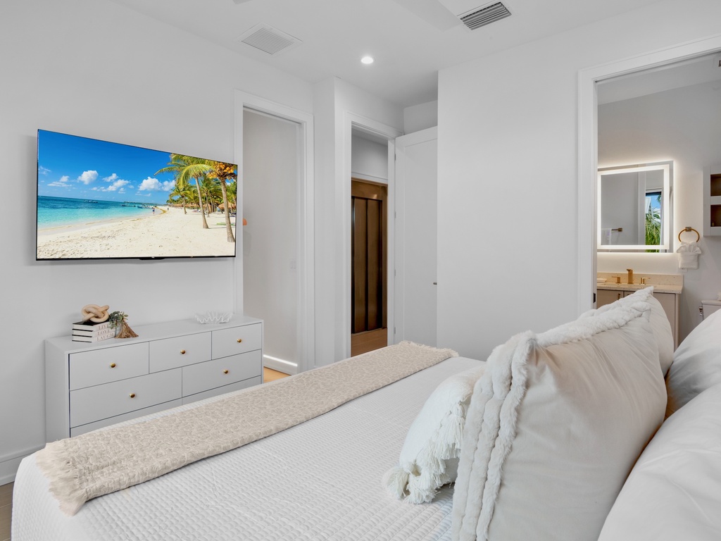 Fourth Bedroom, King bed