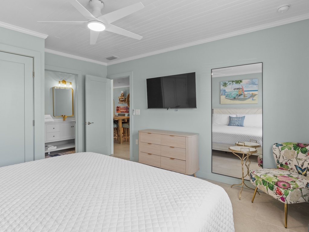 Second Bedroom, King