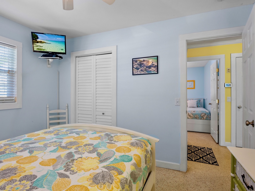 Primary Bedroom - Queen