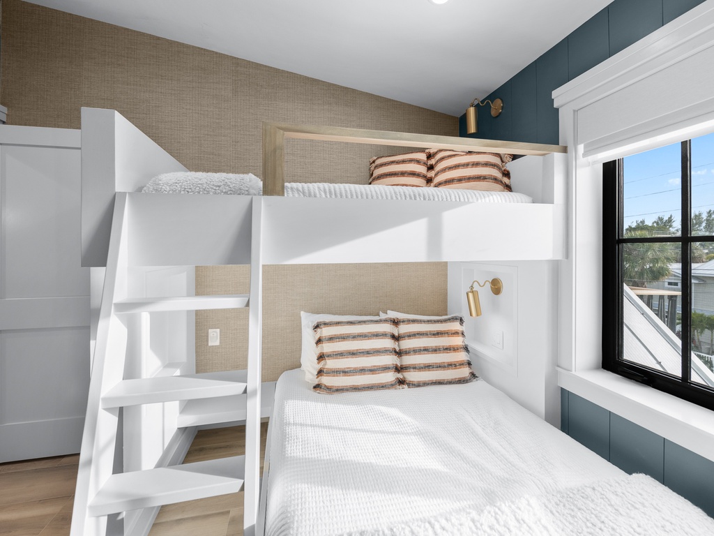 Fifth Bedroom, Twin/Full Bunk