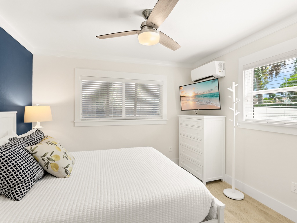 Fourth Bedroom, Queen