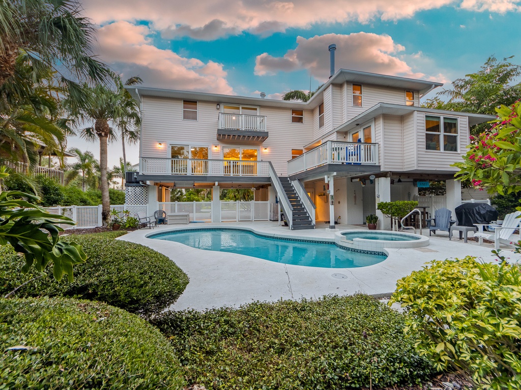 House with private swimming pool