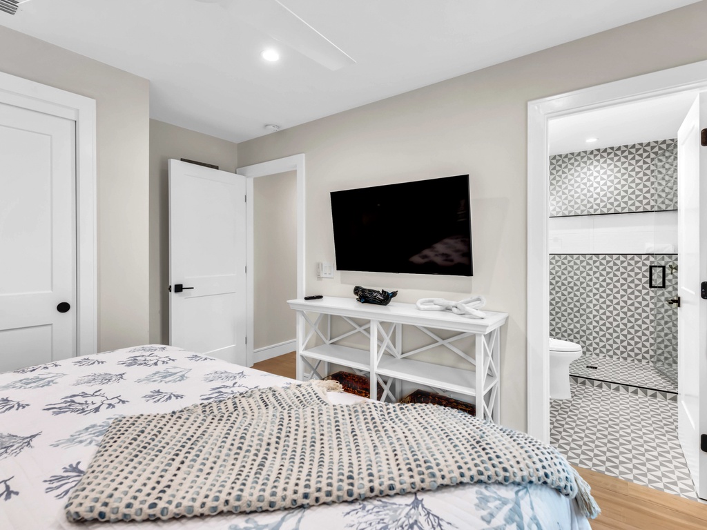 Second Bedroom - King