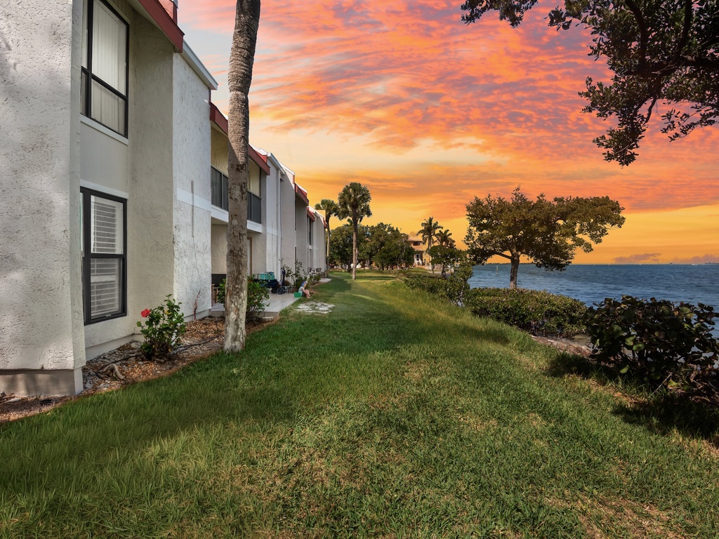 Waterfront home - Beach and Bay Getaway by Anna Maria Vacations