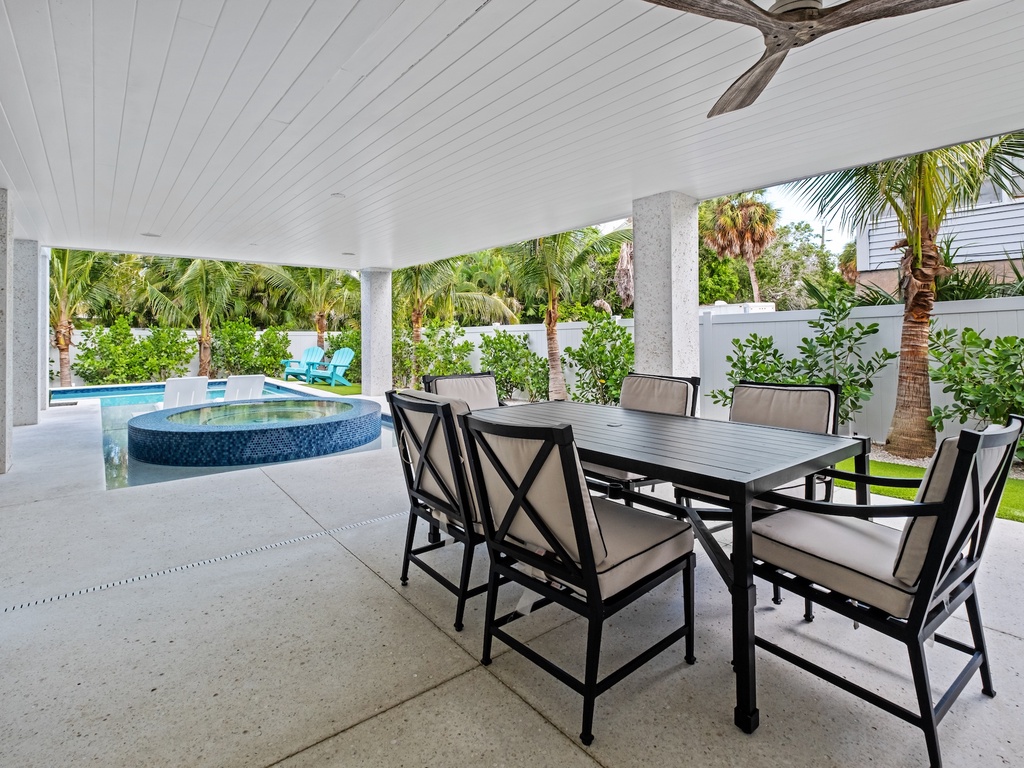 Outdoor Dining and Spa