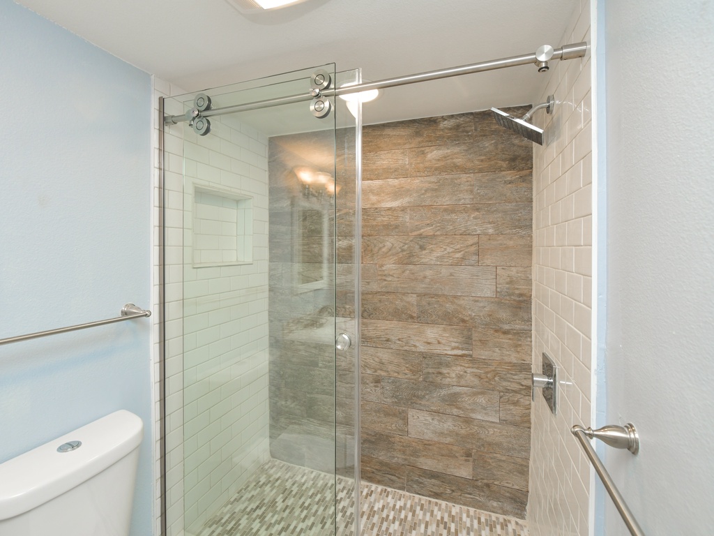Primary En-suite Bathroom