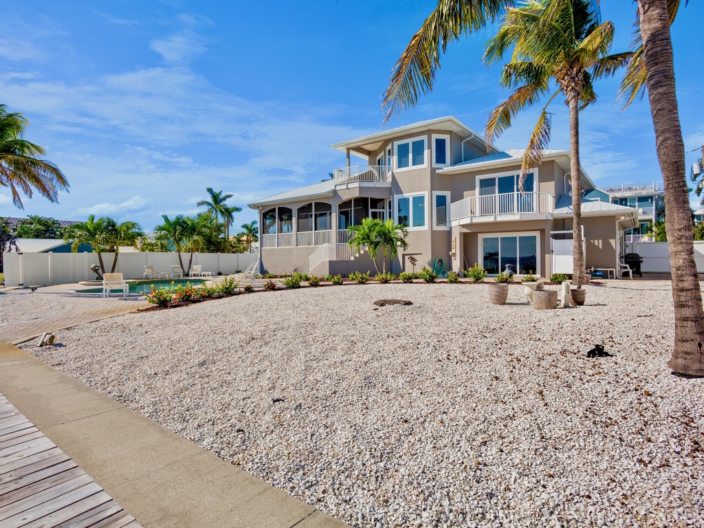 White Pelican House by Anna Maria Island Accommodations