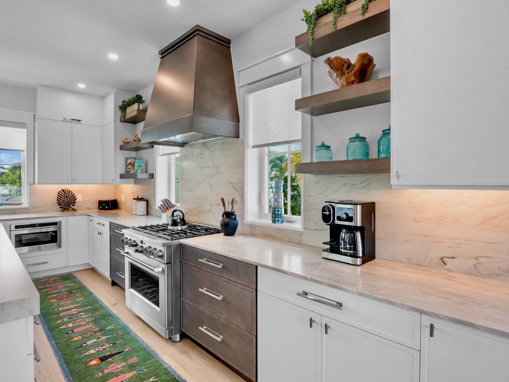 Fully Equipped Kitchen with Appliances
