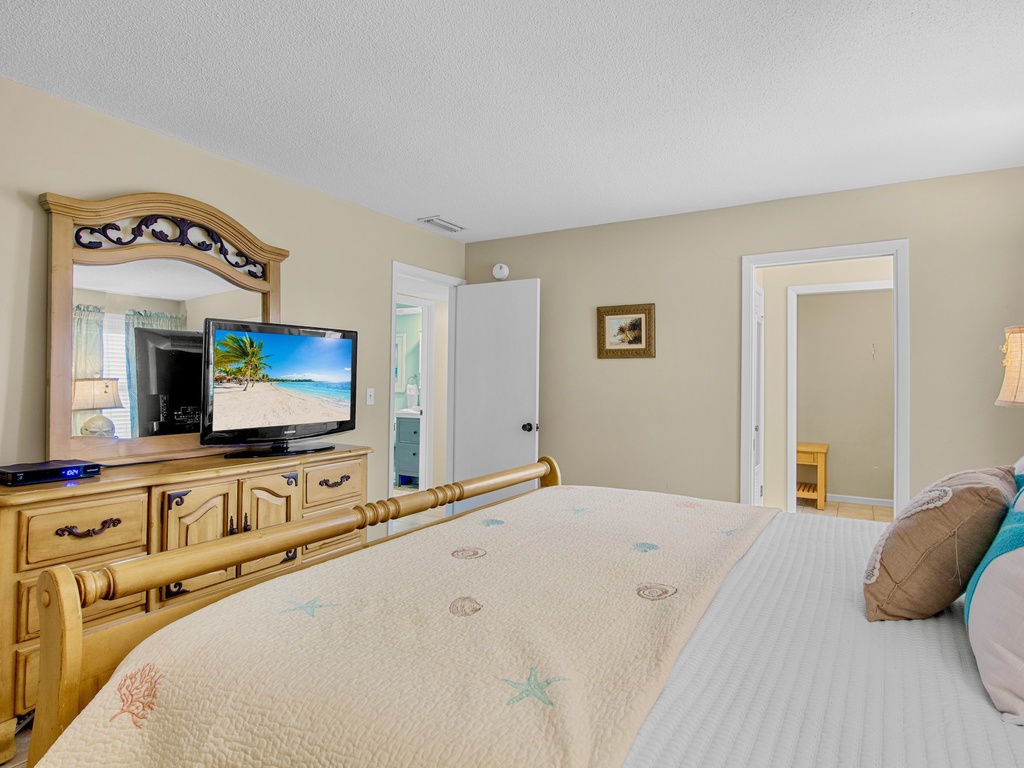 Second Bedroom, Queen