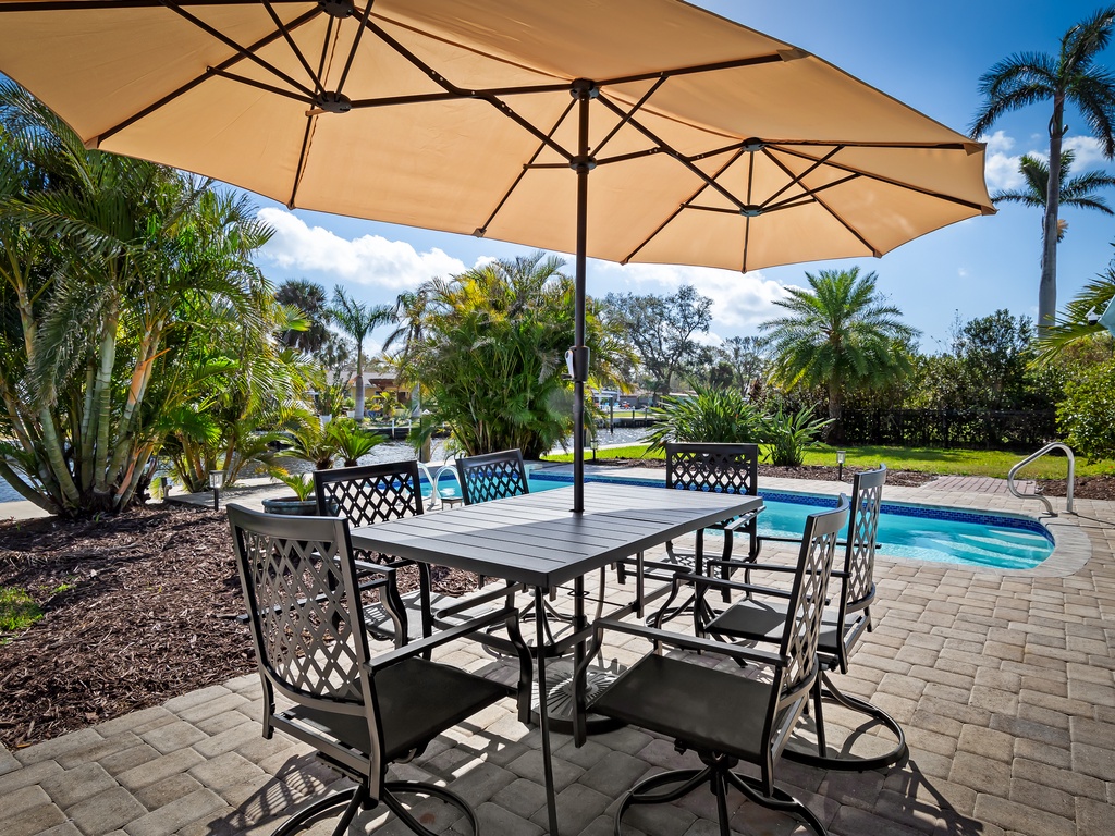 River House Retreat - AMI Locals