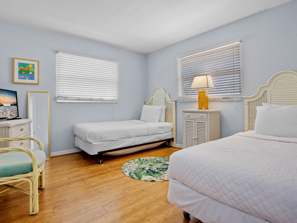 Second Bedroom (2nd floor): Two Twin beds