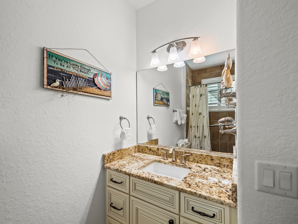 Hallway Bathroom - Main Level