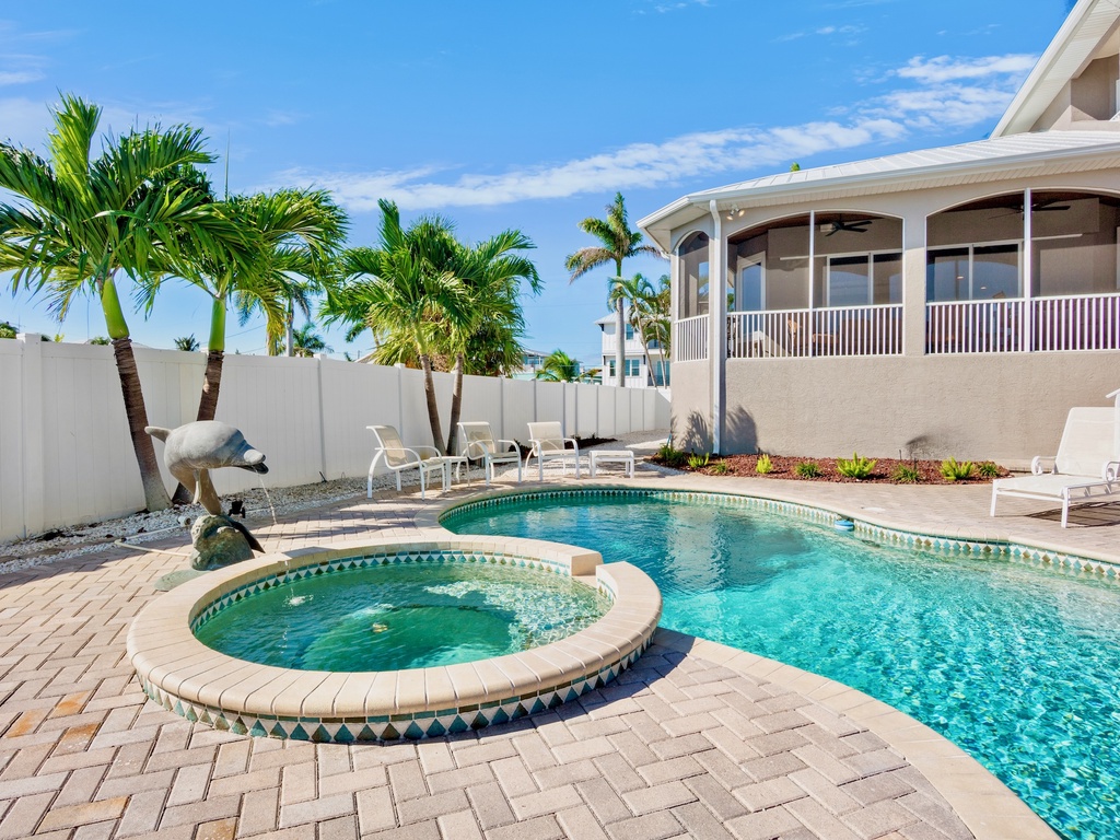Private pool with relaxing spa