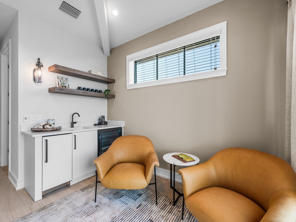 Tropic Like It's Hot by AMI Locals