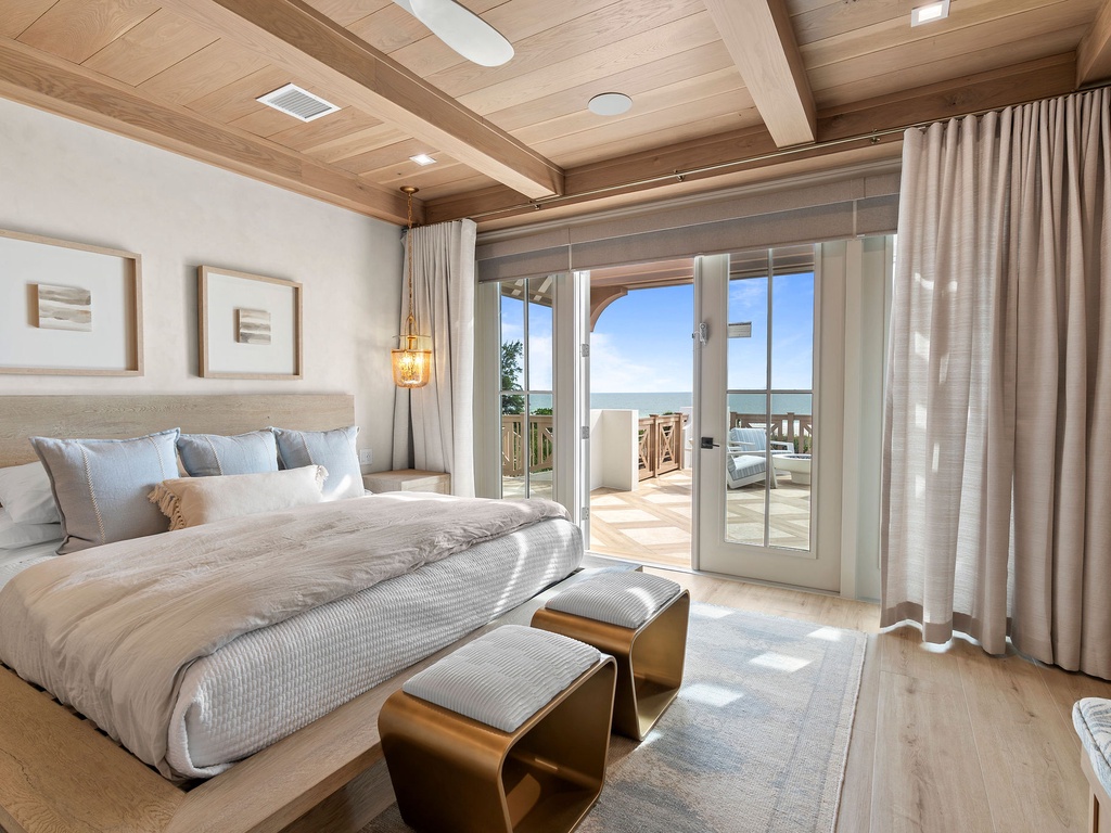 Primary Bedroom, King Bed, Ensuite Bathroom