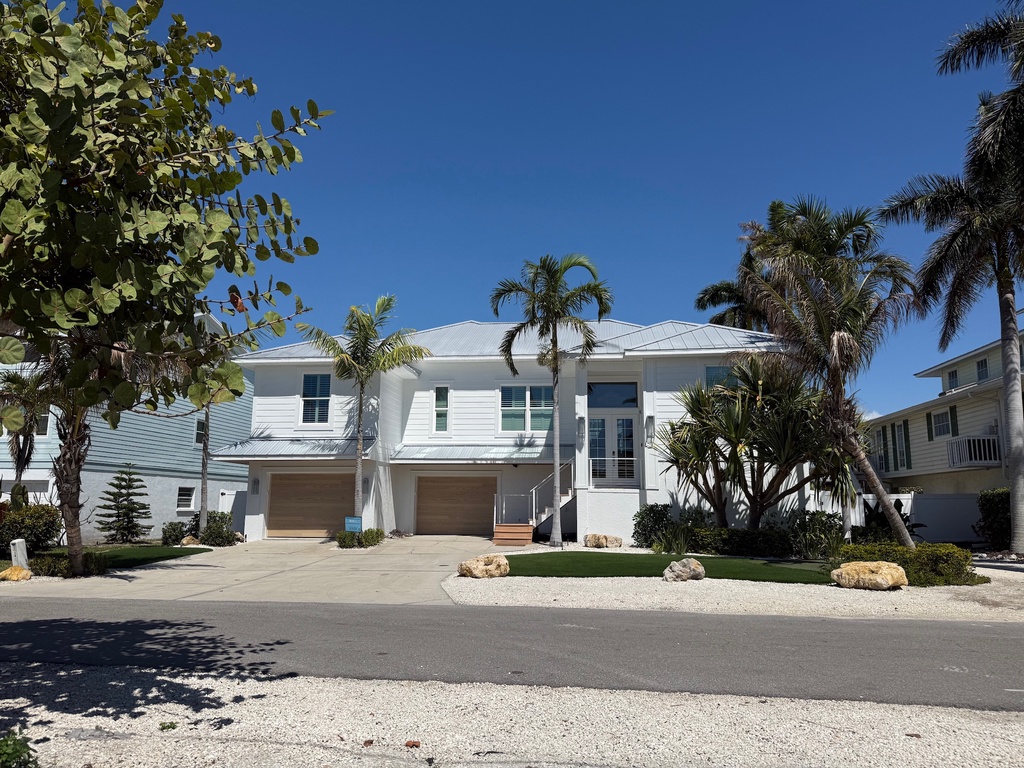 Silver King by Anna Maria Island Accommodations