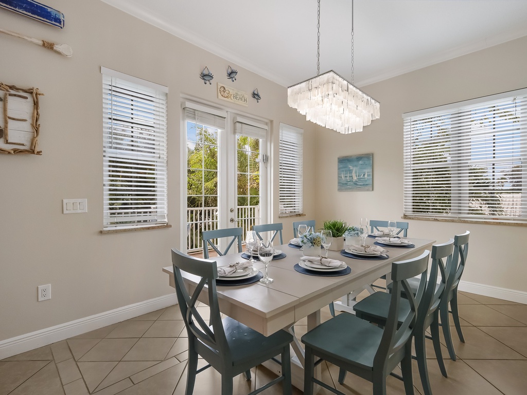 Spacious table for family dining